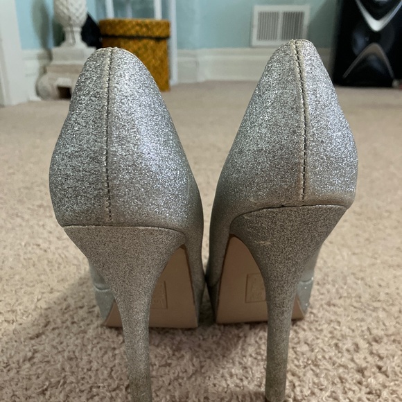 Heels - Picture 3 of 4